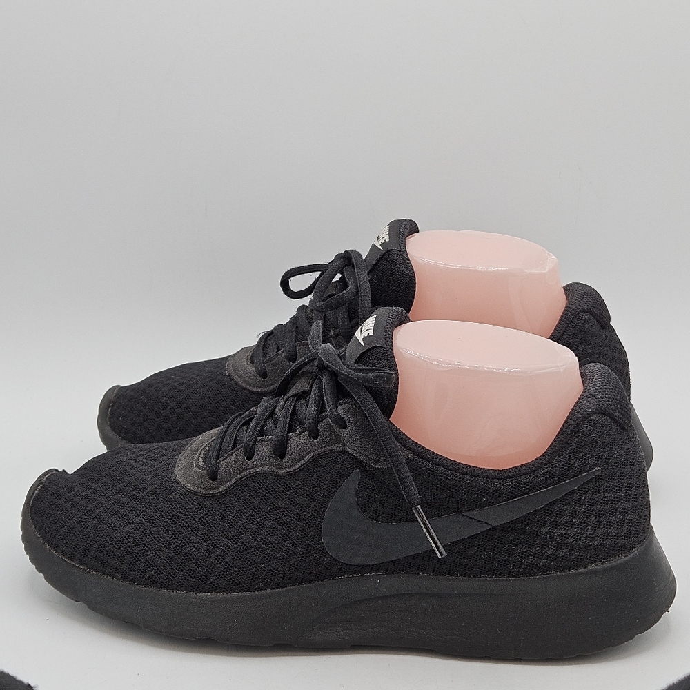 Nike Tanjun Athletic Running Shoes Womens Size 8 Black Style 812655-002